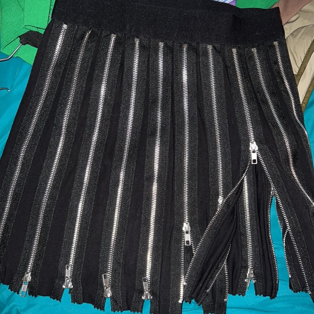 Black zipper skirt